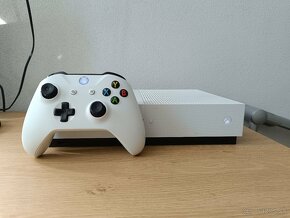 Predám Xbox ONE S 1TB - 2