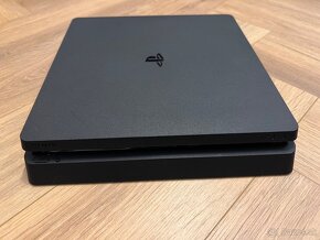 Playstation 4 Slim - 2