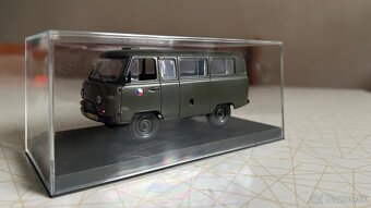 UAZ 452 ČSĽA 1:43 + vozík - 2