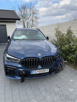 Predám búrané auto bmw x6 40i xdrive 2022 - 2