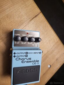 Chorus  BOSS  Ensemble CE-5 - 2