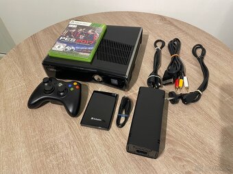 XBOX 360 Slim 250GB + externé 2TB HDD verbatim + controller - 2