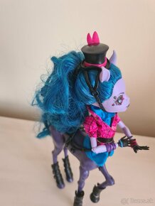 Monster high babika konik - 2