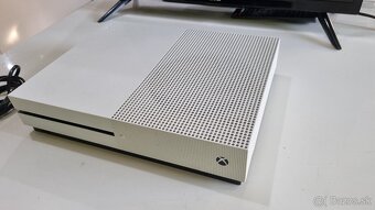 Xbox One S - 2