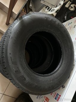 pneu 255/70R16 - 2