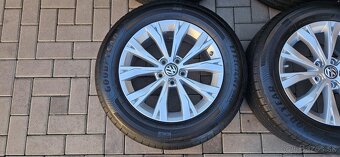 Volkswagen 215/65 R17, snímače tlaku, krytky, komplet sada - 2