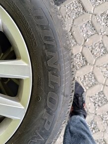 Predám zimné Dunlop 215/60 r 16 - 2