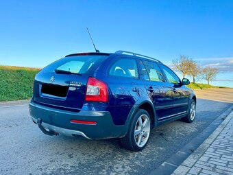 Škoda Octavia Scout 2.0 TDI Tažné Xenony Navigace Alcantara - 2