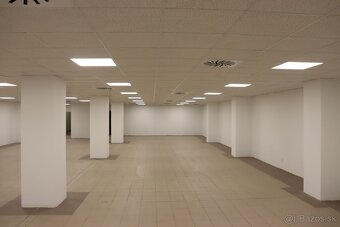 Štýlový a moderný priestor na prenájom v centre Levíc – ideá - 2