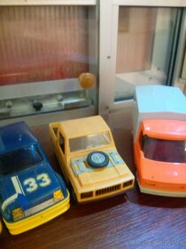 Staré hračky autíčka - 2