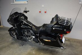 Harley Davidson Road Glide Ultra - 2