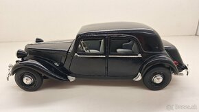 1:18 CITROEN 15CV Č - 2