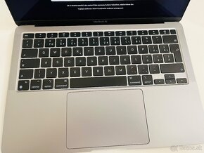 Macbook M1 2020 8GB vesmírne sivý - 2