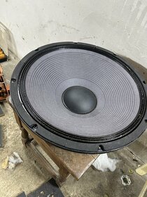 The box Speaker 18 “ - 2