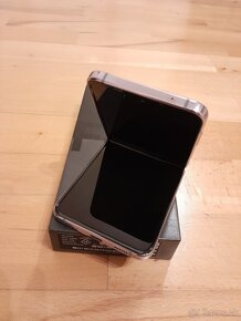 Samsung galaxy Z Flip4 - 2