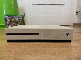 Predám Xbox One S 1TB - 2