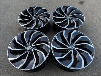 ORIGINAL VW GOLF 8 R-LINE DISKY 5x112 R17 TOP - 2