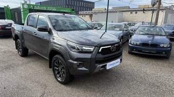 Toyota Hilux DC 2.8 I D-4D Invincible 4x4 A/T - 2