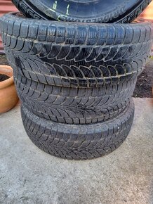 Pneu 245/70 R16 - 2