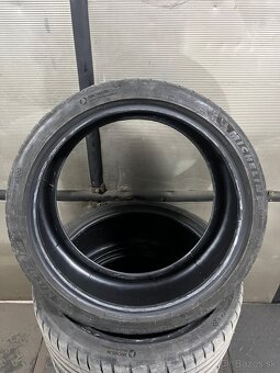 Michelin Pilot Sport 4 235/35R19 - 2