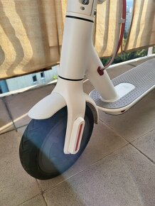 Xiaomi M365 Electric Scooter White - 2