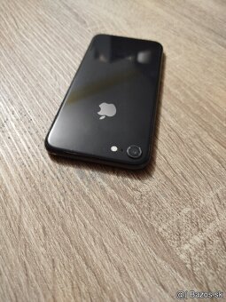 iPhone 8 / 256GB čierny pekný stav - 2