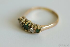 Starožitný 18ct zlatý prsteň so smaragdami a diamantami - 2