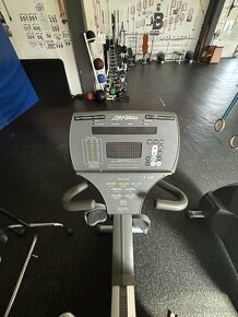 Stacionarny bicykel s operadlom lifefitness 93R - 2