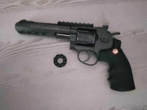 Airsoft plynový revolver - 2