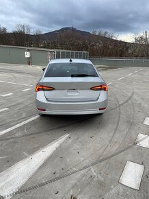 Škoda Octavia Lim 2.0TD DSG Clever LED kamera PDC hliníková - 2