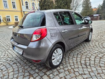 Renault Clio 1.2i - 2