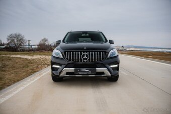 Mercedes-Benz ML350  4matic  V6 - 2