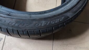 1ks Pirelli 225/40 r18 zr 5.5mm - 2