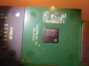 intel 90roky a athlony xp semprony za 5e kus - 2