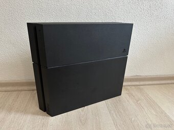 PREDAM PLAYSTATION 4 + 2 OVLADAČE + HRY - 2