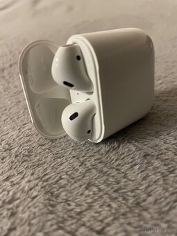 Apple AirPods 2. generácie – výborný stav - 2