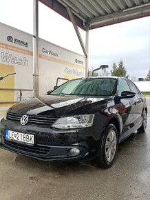 Volkswagen Jetta - 2