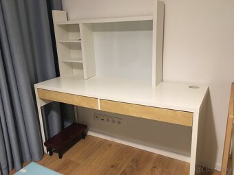 Stol Ikea Micke s nadstavcom - 2