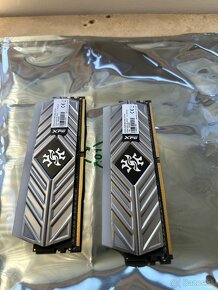 Adata XPG 16GB(2x8) RGB DDR4 3200 CL16 - 2