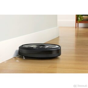 Robotický vysávač iRobot Roomba i7 - 2