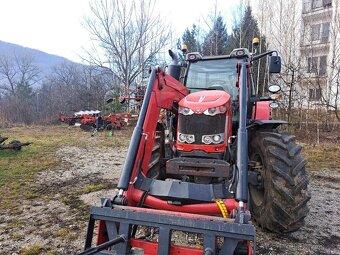 Massey Ferguson 7614 s čelným nakladačom - 2