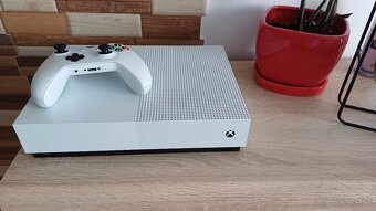 Xbox One S 1TB (All-Digital Edition) - 2