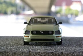 1:18 autoart ford mustang GT 2005 - 2