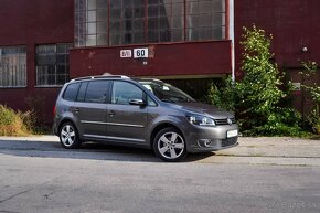 Volkswagen Touran 1.6 TDI Premium Comfortline DSG - 2