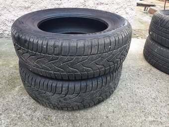 Predam 2ks 195/65r15 barum celoročne dezen 6mm dot2620 - 2