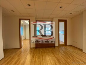 Zrekonštruovaný kancelársky priestor 205,58 m2 v Bratislave  - 2