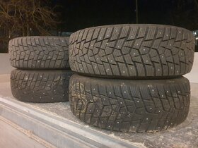 Hankook Winter iPike LV 215/65 R15C Ford - 2