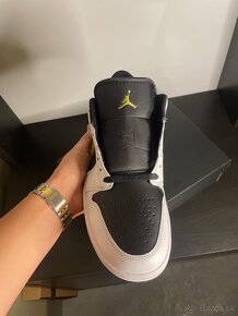 Air Jordan 1 Low Metallic Golden Swoosh - 2