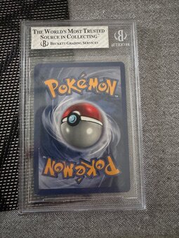 Predám 1999 Base Unlimited Charizard Holo - 2