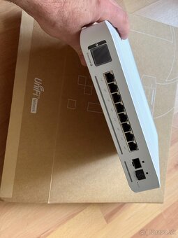 Predam Ubiquiti Unifi Switch USW-Enterprise-8-POE - 2